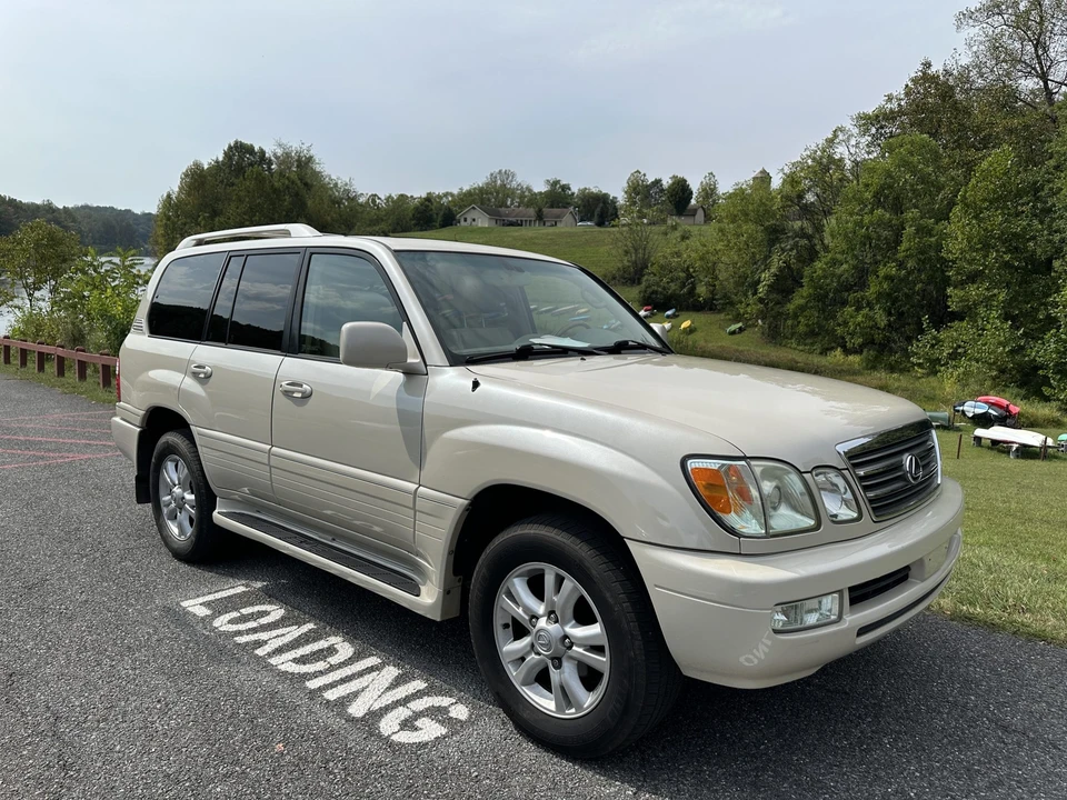2005 Lexus LX 2nd Gen - Image 23 of 31