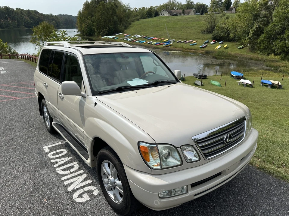2005 Lexus LX 2nd Gen - Image 25 of 31
