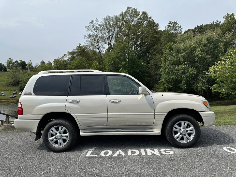 2005 Lexus LX 2nd Gen - Image 21 of 31