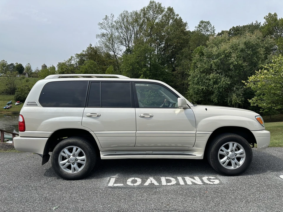 2005 Lexus LX 2nd Gen - Image 20 of 31