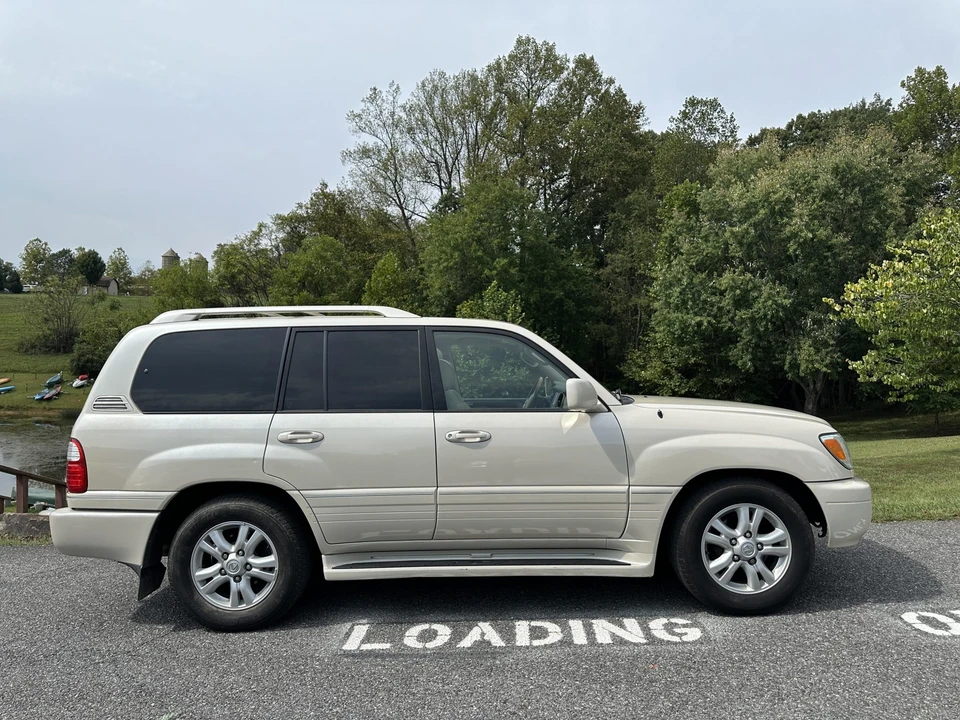 2005 Lexus LX 2nd Gen - Image 22 of 31