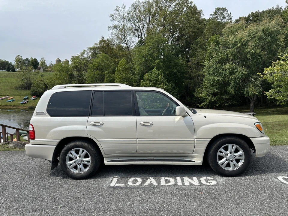 2005 Lexus LX 2nd Gen - Image 18 of 31