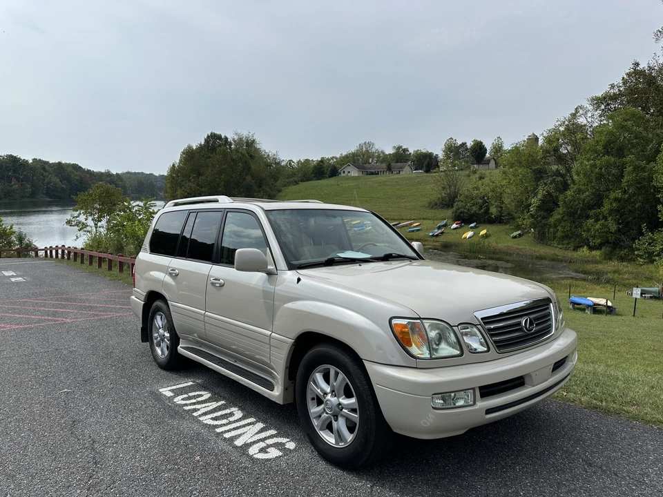 2005 Lexus LX 2nd Gen - Image 24 of 31