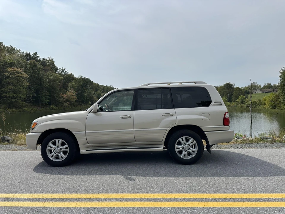 2005 Lexus LX 2nd Gen - Image 8 of 31