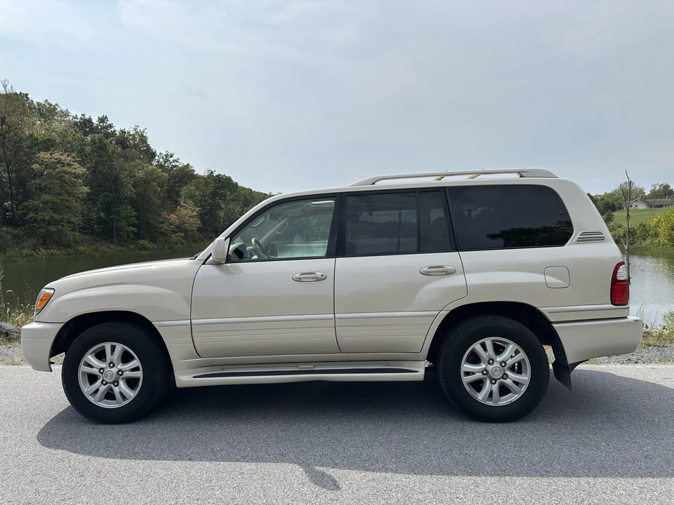 2005 Lexus LX 2nd Gen - Image 6 of 31