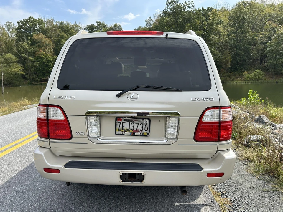2005 Lexus LX 2nd Gen - Image 11 of 31