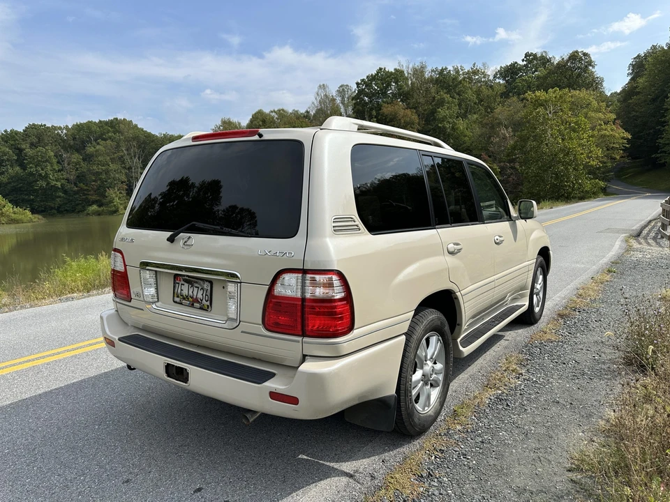 2005 Lexus LX 2nd Gen - Image 15 of 31