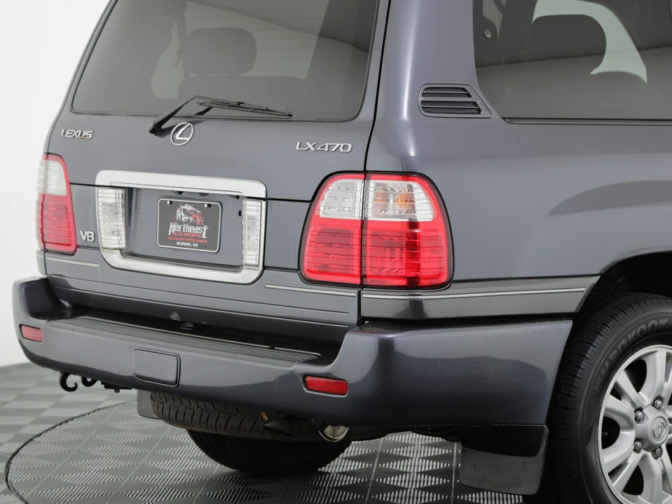 2005 Lexus LX 2nd Gen - Image 25 of 31