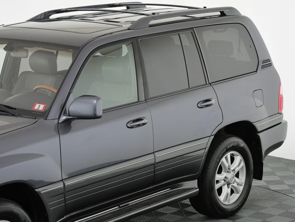 2005 Lexus LX 2nd Gen - Image 22 of 31