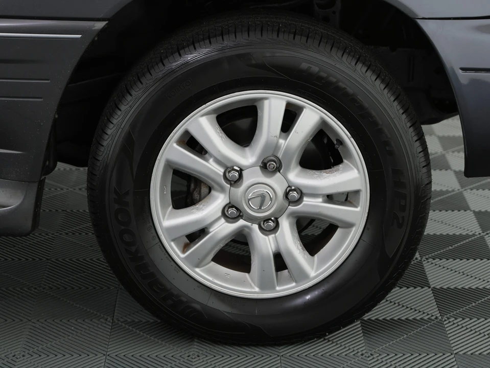 2005 Lexus LX 2nd Gen - Image 31 of 31