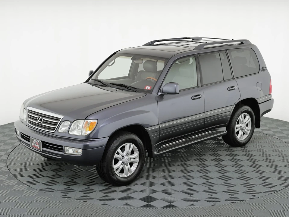 2005 Lexus LX 2nd Gen - Image 10 of 31