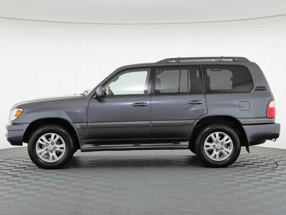 2005 Lexus LX 2nd Gen - Image 8 of 31
