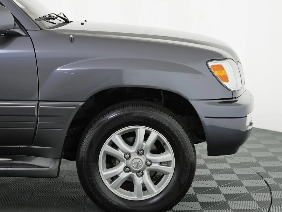 2005 Lexus LX 2nd Gen - Image 27 of 31