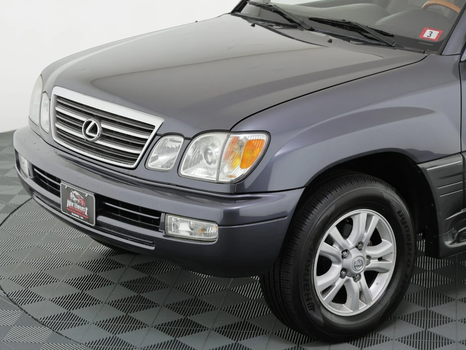 2005 Lexus LX 2nd Gen - Image 18 of 31
