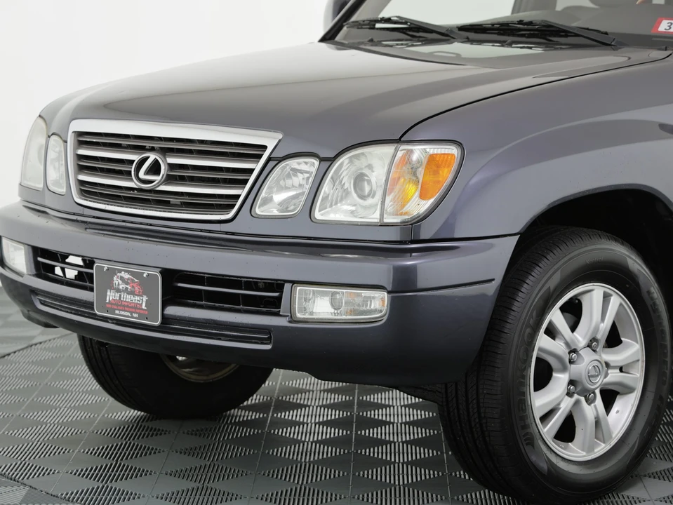 2005 Lexus LX 2nd Gen - Image 19 of 31