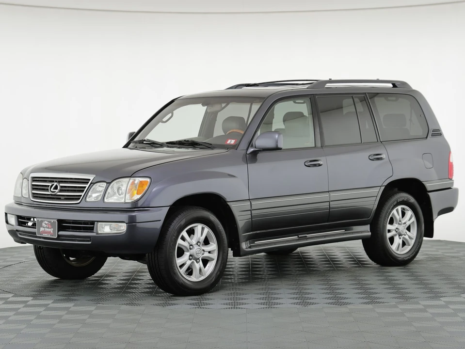 2005 Lexus LX 2nd Gen - Image 11 of 31