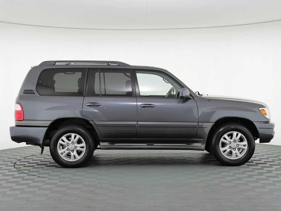 2005 Lexus LX 2nd Gen - Image 3 of 31
