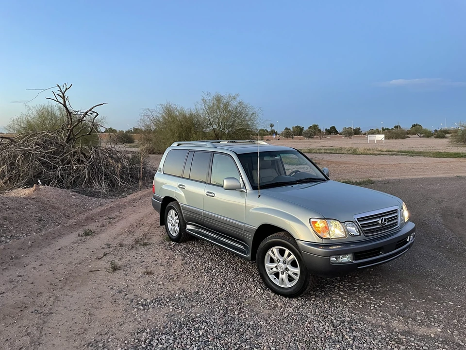 2005 Lexus LX 2nd Gen - Image 10 of 31