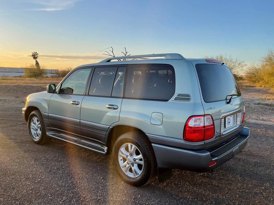 2005 Lexus LX 2nd Gen - Image 22 of 31