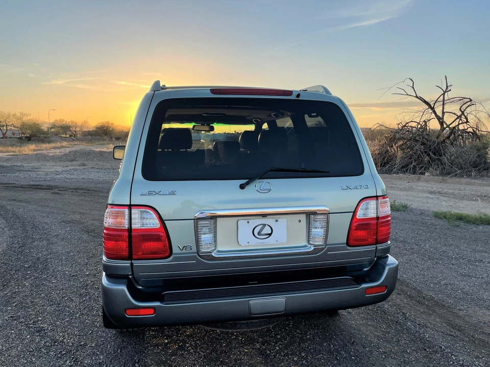 2005 Lexus LX 2nd Gen - Image 20 of 31