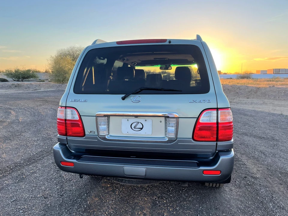 2005 Lexus LX 2nd Gen - Image 19 of 31