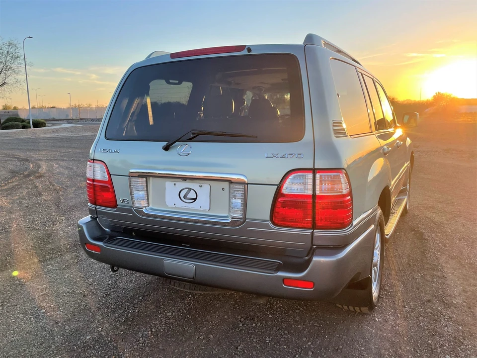 2005 Lexus LX 2nd Gen - Image 18 of 31