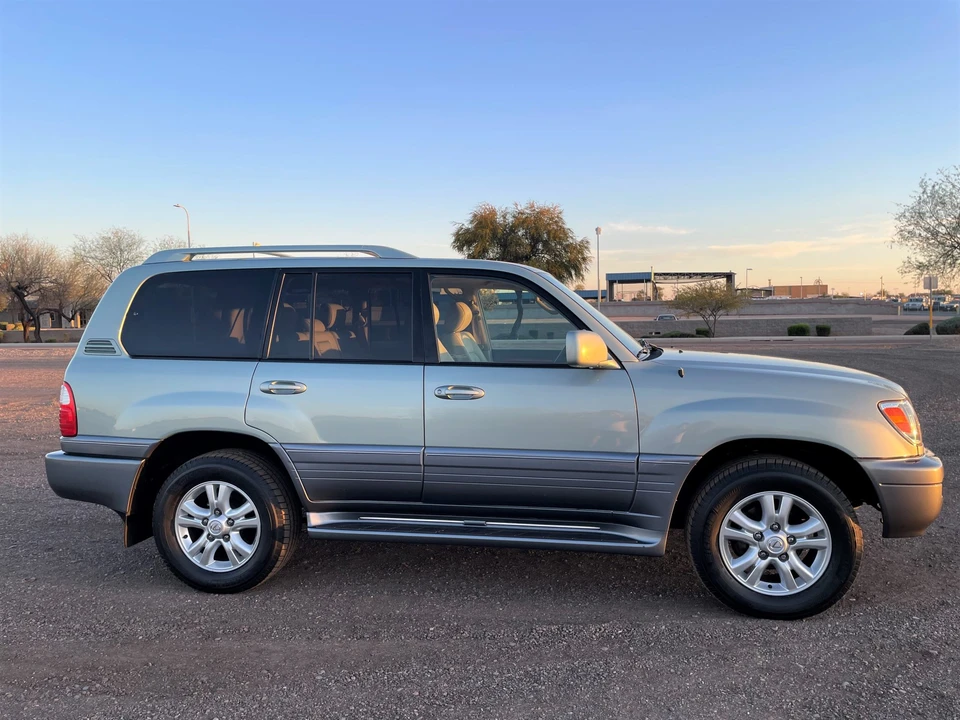 2005 Lexus LX 2nd Gen - Image 14 of 31