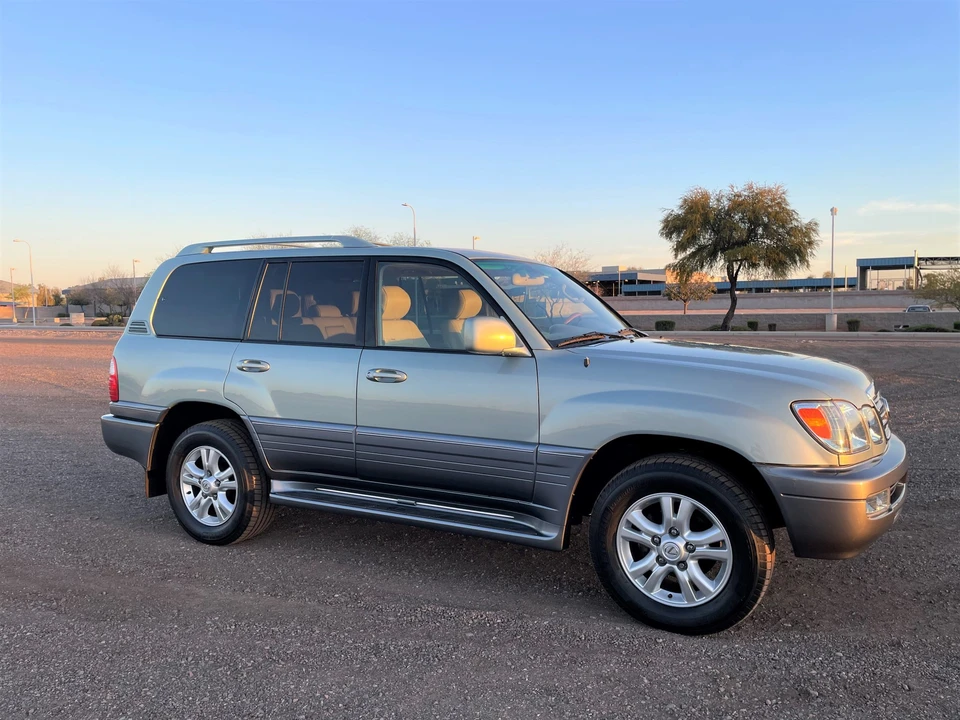 2005 Lexus LX 2nd Gen - Image 13 of 31
