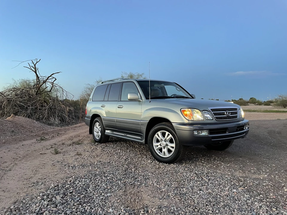 2005 Lexus LX 2nd Gen - Image 12 of 31