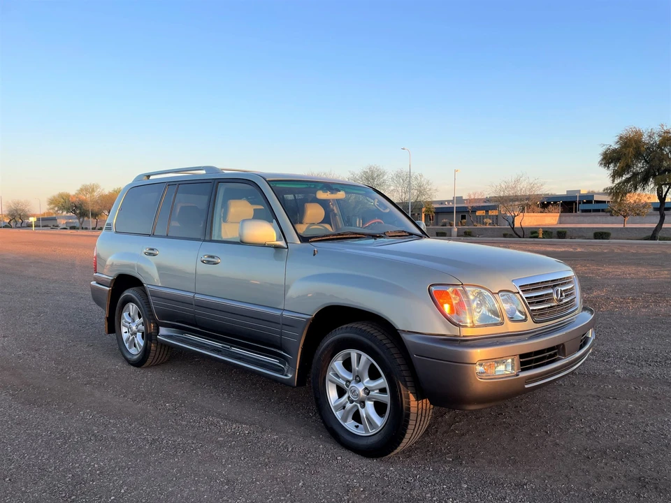 2005 Lexus LX 2nd Gen - Image 11 of 31