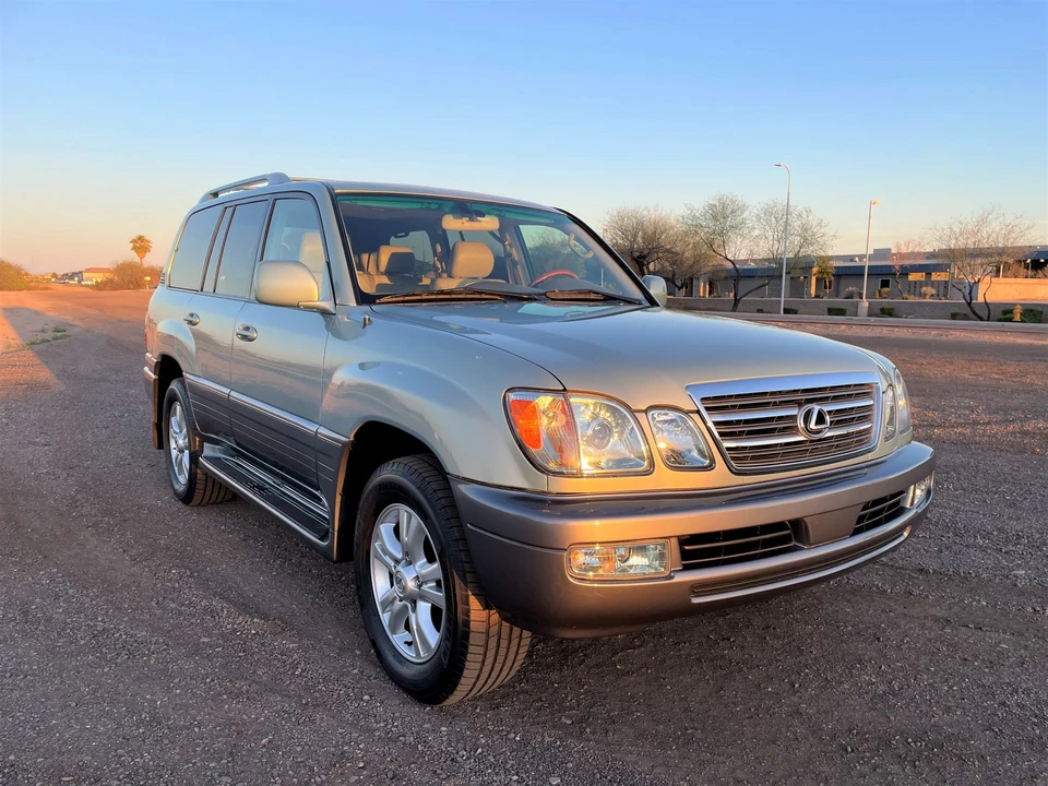 2005 Lexus LX 2nd Gen - Image 9 of 31