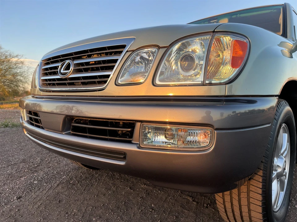 2005 Lexus LX 2nd Gen - Image 26 of 31