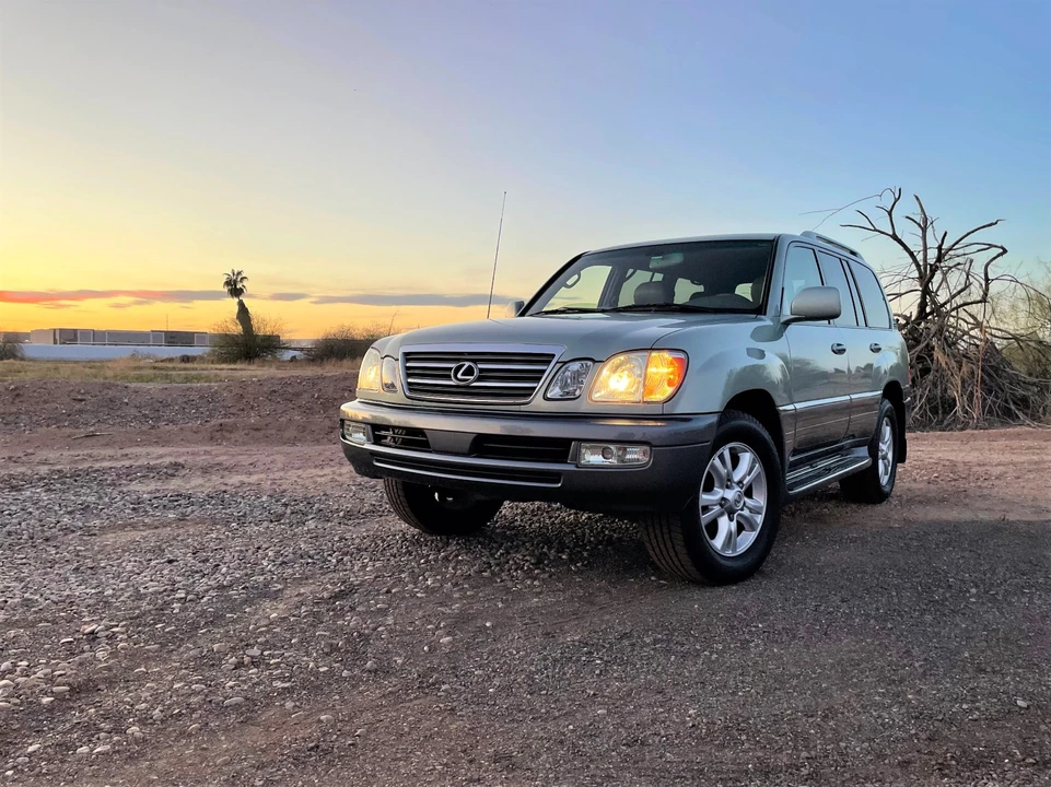 2005 Lexus LX 2nd Gen - Image 5 of 31