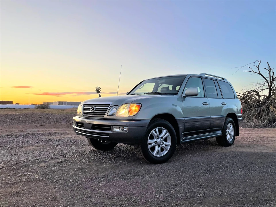 2005 Lexus LX 2nd Gen - Image 4 of 31