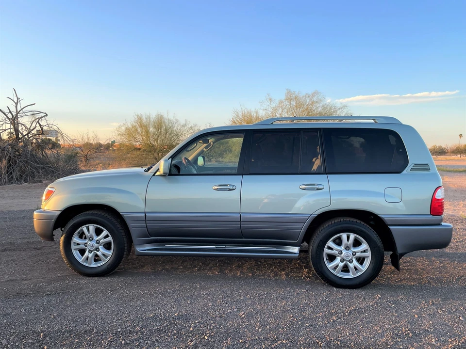 2005 Lexus LX 2nd Gen - Image 24 of 31