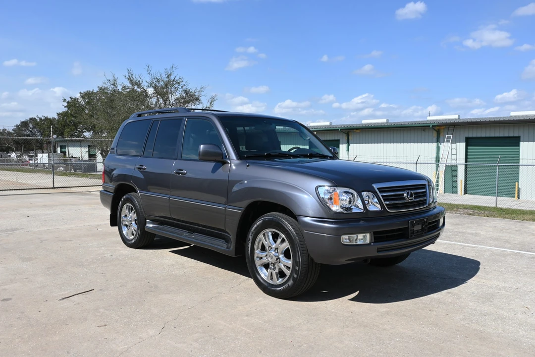 2005 Lexus LX 2nd Gen - Image 11 of 31