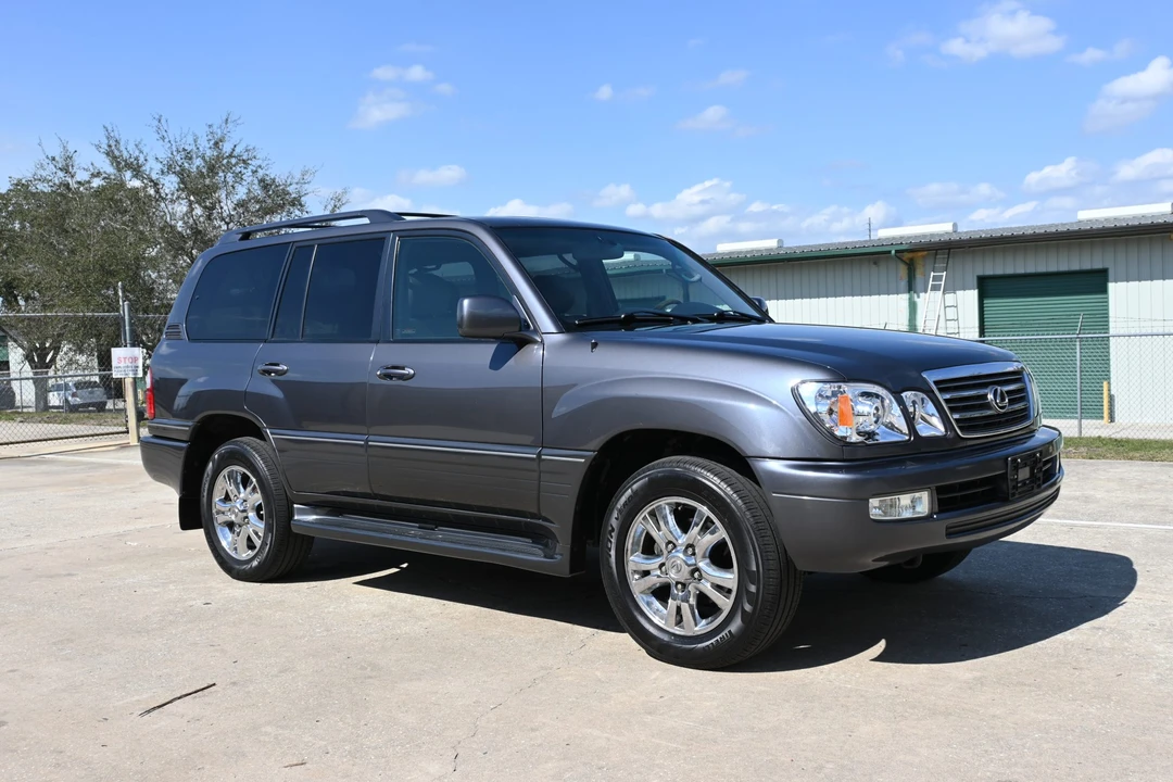 2005 Lexus LX 2nd Gen - Image 12 of 31