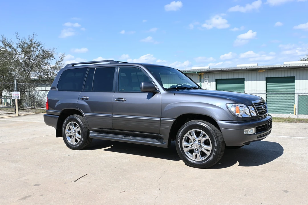 2005 Lexus LX 2nd Gen - Image 14 of 31