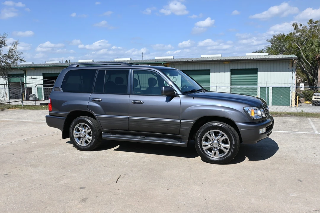 2005 Lexus LX 2nd Gen - Image 16 of 31