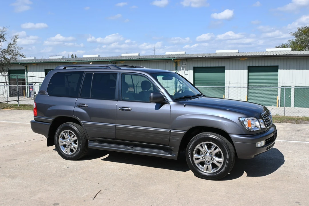 2005 Lexus LX 2nd Gen - Image 15 of 31