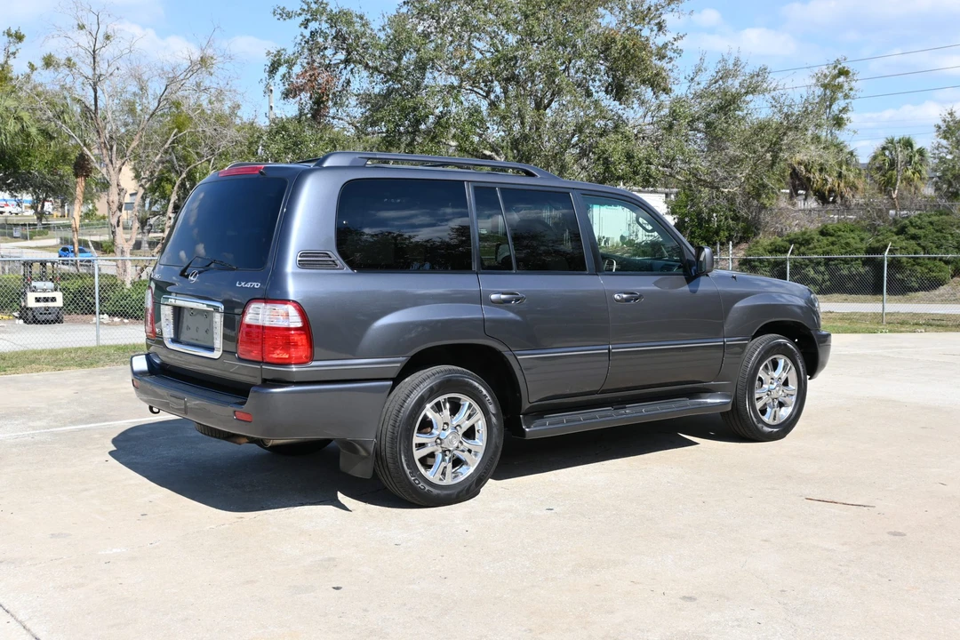 2005 Lexus LX 2nd Gen - Image 21 of 31