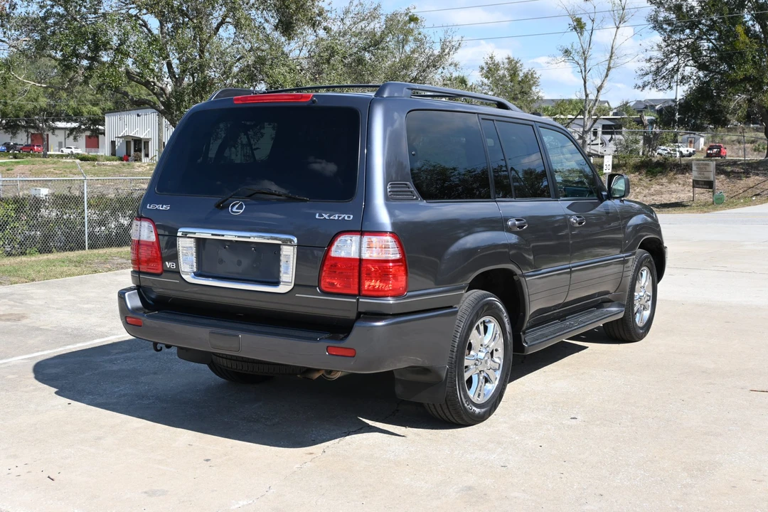 2005 Lexus LX 2nd Gen - Image 25 of 31