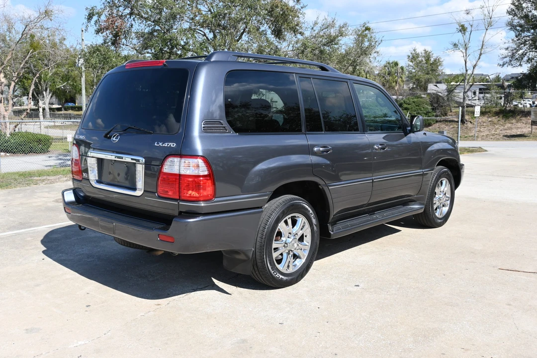 2005 Lexus LX 2nd Gen - Image 22 of 31