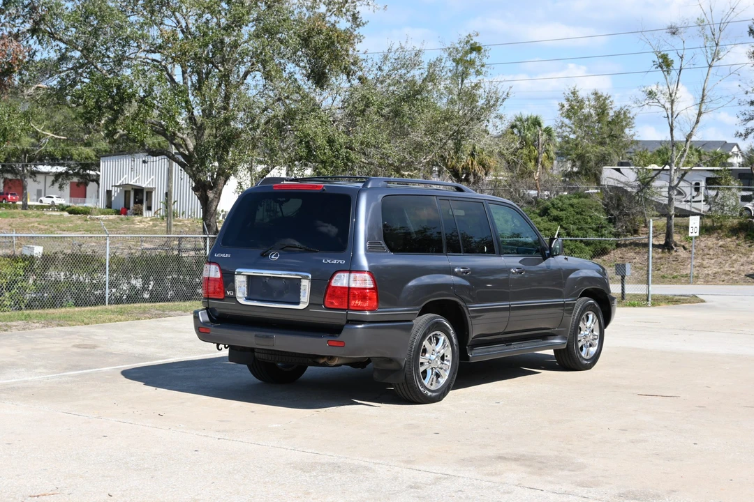 2005 Lexus LX 2nd Gen - Image 23 of 31