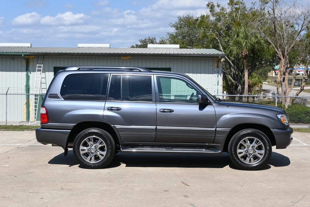 2005 Lexus LX 2nd Gen - Image 18 of 31