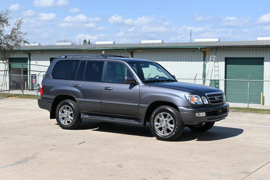2005 Lexus LX 2nd Gen - Image 13 of 31