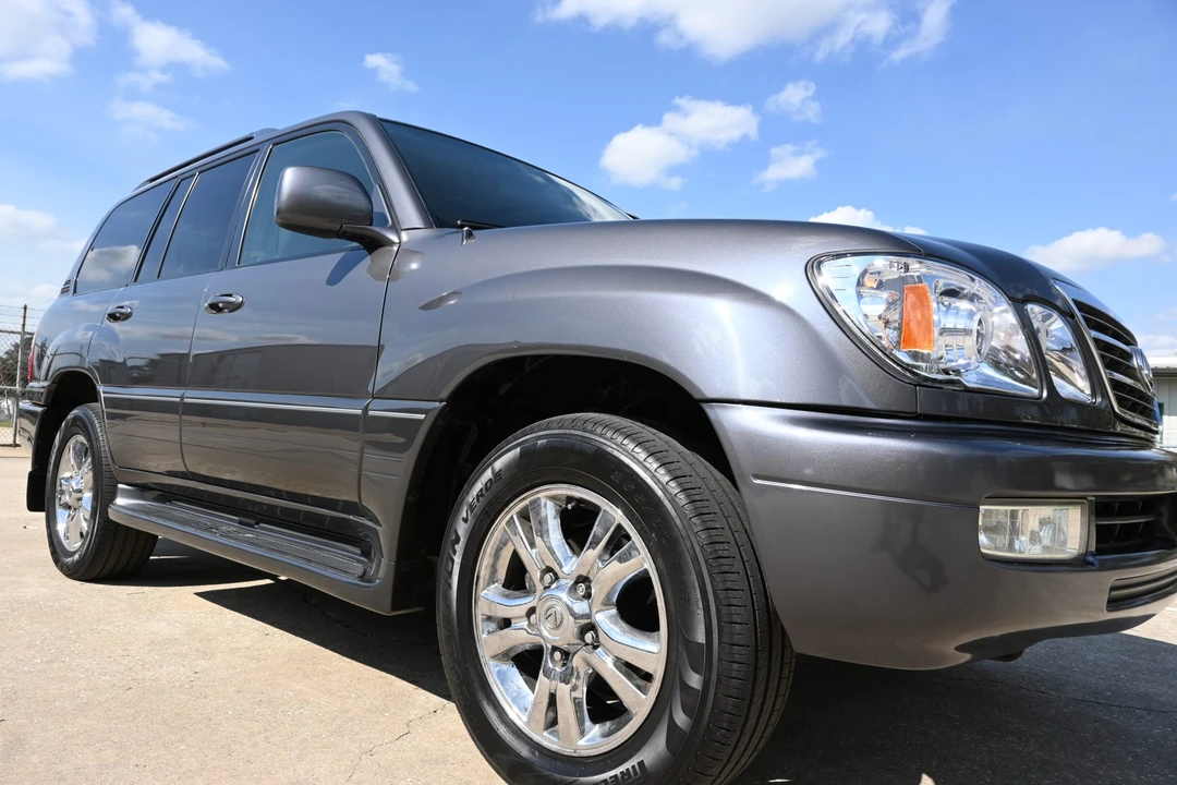 2005 Lexus LX 2nd Gen - Image 10 of 31