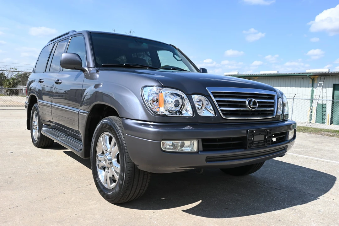 2005 Lexus LX 2nd Gen - Image 9 of 31