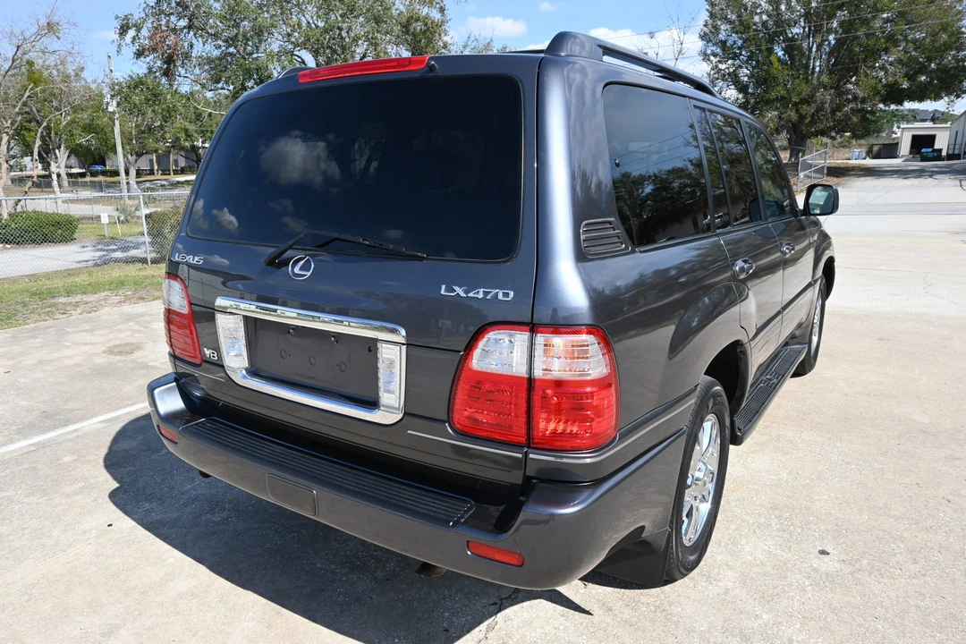 2005 Lexus LX 2nd Gen - Image 26 of 31