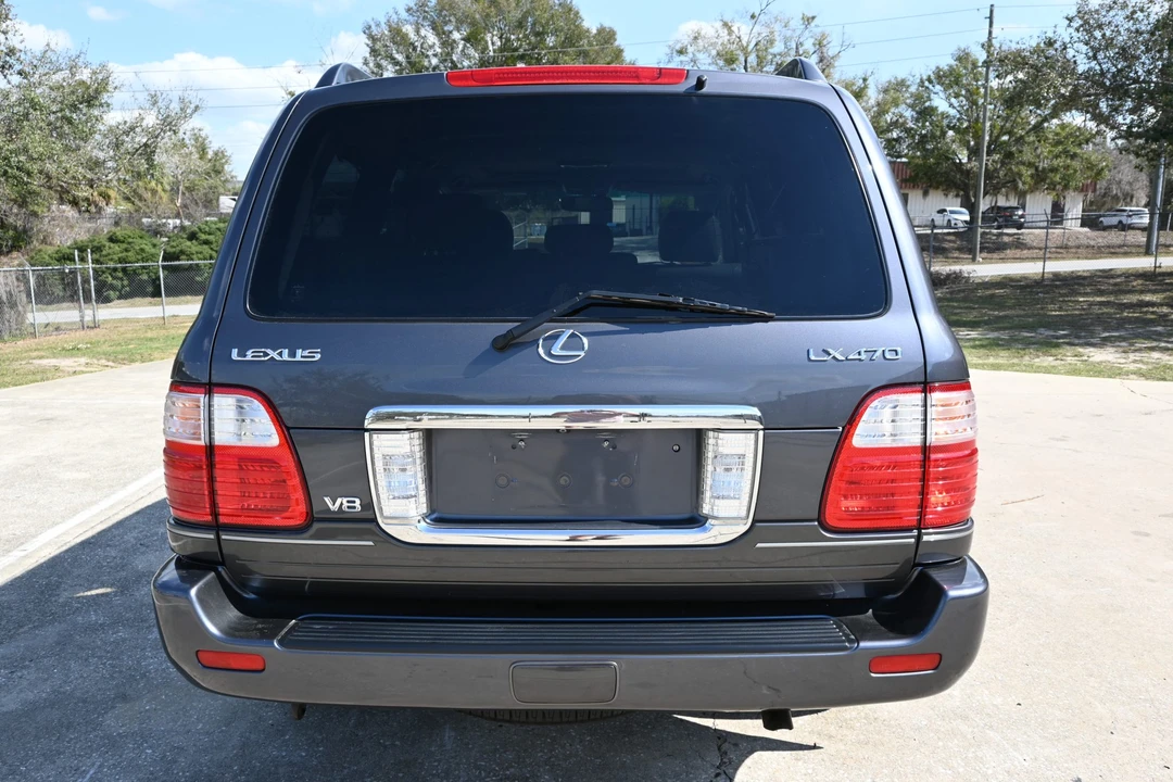 2005 Lexus LX 2nd Gen - Image 29 of 31